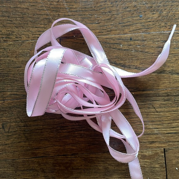 Pink Reeboks - Picture 5 of 6